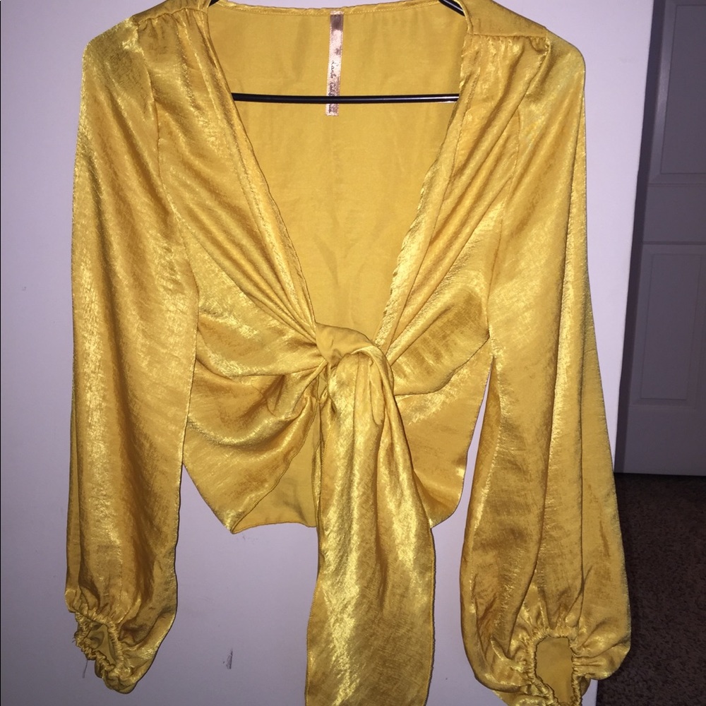 Mustard tie in front cropped shirt